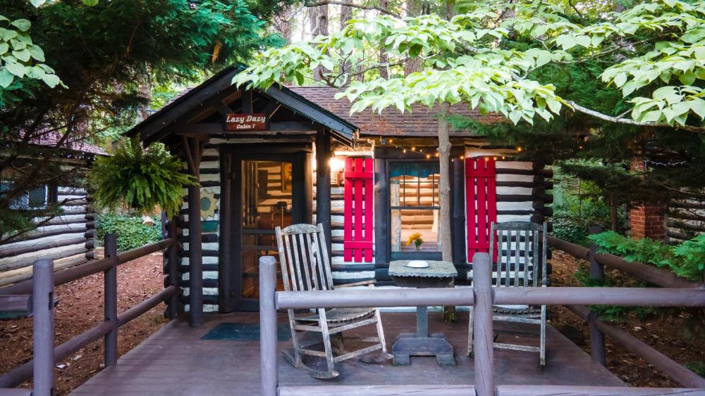 Lazy Dazy Cabin interior