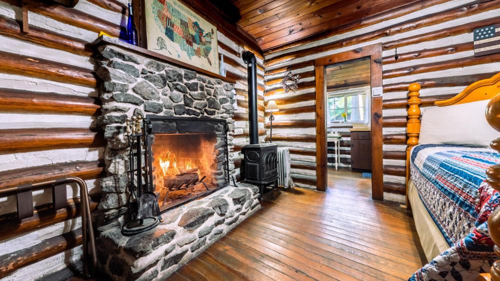 Log Cabin Motor Court